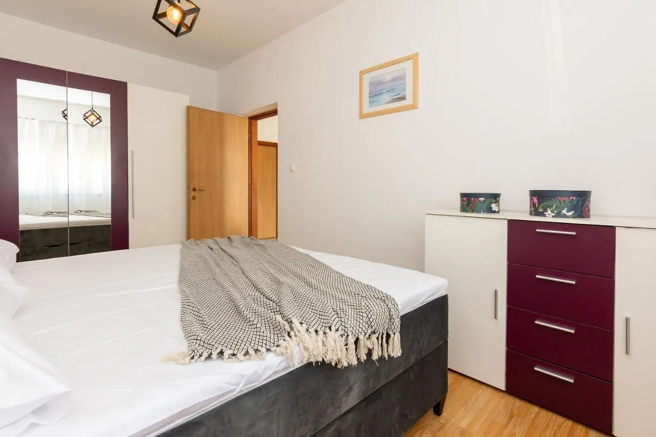 Apartman Holiday Home Bibano