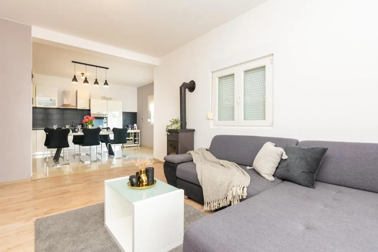 Holiday Home Bibano Apartman